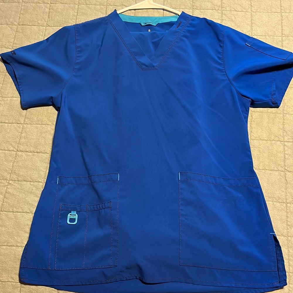 Women’s Carhartt Scrubs